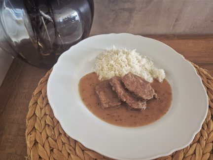 DOBROTY: Dančí biftečky na šťávě s rýží