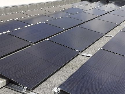 Na městských budovách v Krumlově přibudou fotovoltaické elektrárny