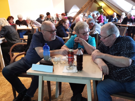 Senior kvíz tour v Prachaticích přinesl 80 otázek pro 15 týmů