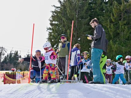 Zadovská 100: Amatérští závodníci uzavřeli sezonu ve velkém stylu. Lyžování na Zadově potrvá do Velikonoc