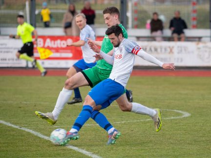 Fotbal: Osm branek, drama i červená karta. Soběslav veze z Krumlova všechny body