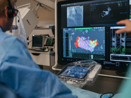 Nemocnice České Budějovice rozšiřuje léčbu srdečních arytmií o špičkový 3D systém