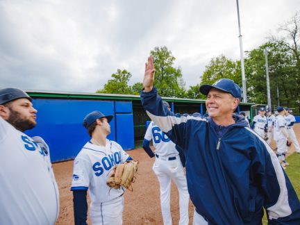 Baseballisté Hluboké rozšiřují trenérský tým. Do klubu se vrací zkušený trenér Tim Crow