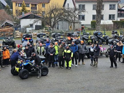 Čtyřkolkáři na Šumavě vybrali přes 50 tisíc pro hendikepovanou dívku. Chtějí ukázat, že mají dobrá srdce