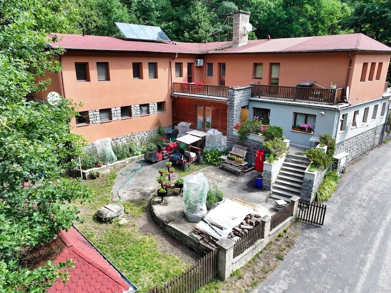 Prodej lesní a výletní restaurace Harrachovky u Tábora.-3