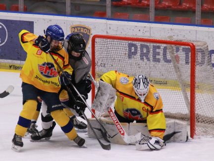 Hokej: Novotný vyměnil helmu, aby přilákal štěstí. Dorost hraje o finále