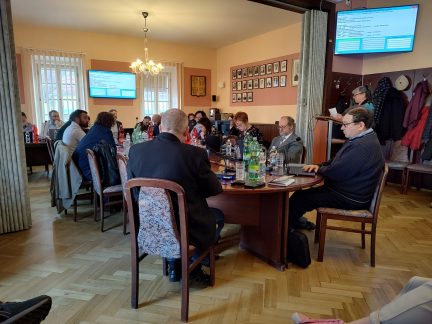 Týn schválil vznik nezávislé škodní komise. Bude řešit, kdo ponese odpovědnost za spor s propuštěnými úřednicemi