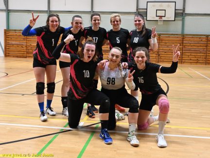 VIDEO: Hráčky SK-V 41 Tábor vybojovaly v letošní sezoně 2. místo. Na závěr ročníku se poměřily s vítězkami krajské soutěže