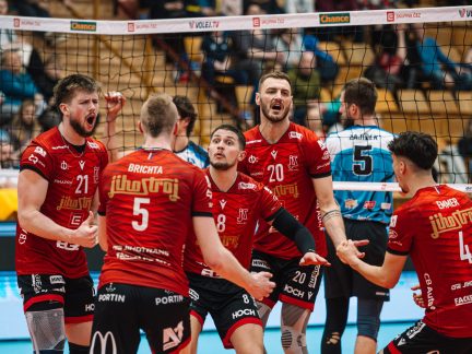 Jihostroj je krůček od semifinále extraligy. Rozhodne už v neděli?