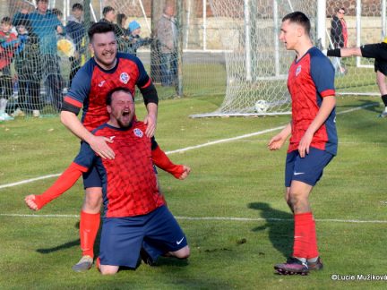 Rozhodčí v hlavní roli! Remízu v derby zachránila čimelická puma Václav Vařenka