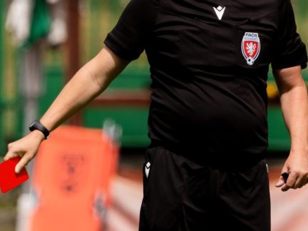 Fotbal: Šest gólů, šest červených. Duel mladšího dorostu v Bechyni se vymkl kontrole