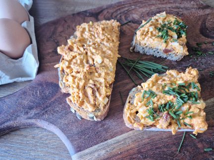 DOBROTY: Vajíčková pomazánka s paprikovým šmrncem