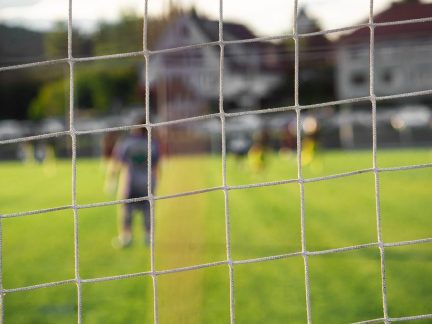 Debakly v krajských soutěžích: Sedlická dvanáctka, hattricky i kanár ve Strakonicích