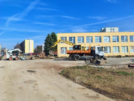 Práce v centrálním parku Vajgar jsou v plném proudu