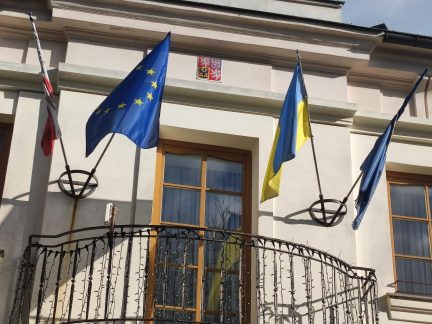 Symbolický Den české vlajky se v jižních Čechách vesměs neprojevil