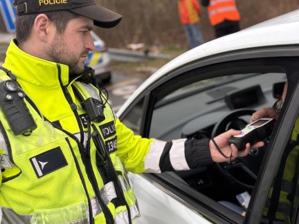 Policie posiluje o Velikonocích dohled na silnicích i při větších kulturních akcích