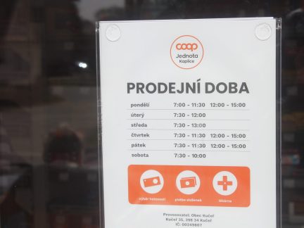 Znovuotevření prodejny v Kučeři si lidé pochvalují. Obsluhuje je oblíbená prodavačka i systém 24/7