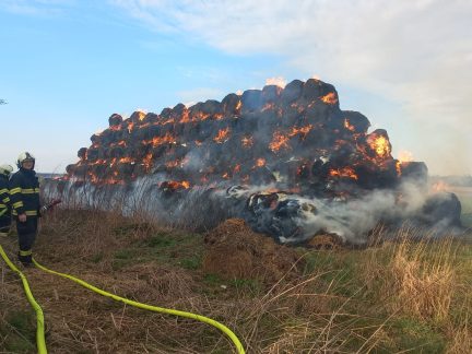 Další velký požár slámy na Soběslavsku během dvou týdnů