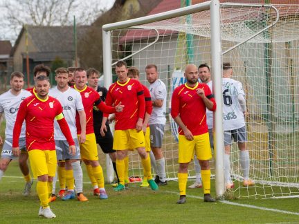 Fotbal s penaltou na videu: Bez ztráty bodu v Kamenném Újezdu. Katovice drží jarní stoprocentní bilanci