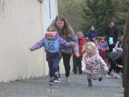 Účast na běhu po bechyňských schodech byla rekordní