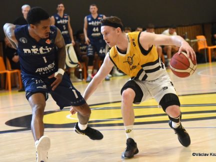 VIDEO: Sršni sestřelili Děčín a stěhují se na zimák. Tam je hned prověří Nymburk – čtvrtfinalista Ligy mistrů