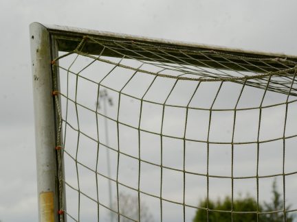 Debakly v krajských soutěžích: Kapitán Štěkně nasázel sedmičku a nadělovalo se i jinde