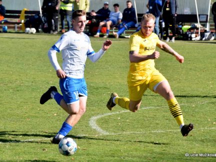 Fotbalisté Mirovic si hladce poradili s Jindřichovým Hradcem