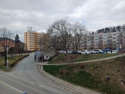 Parkoviště na krumlovském Špičáku se uzavře, řidiči mají náhradní parkování