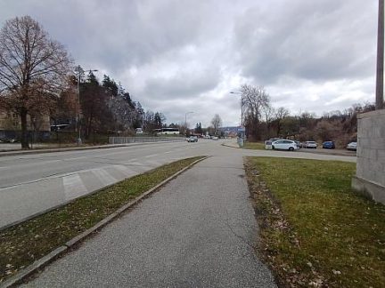 Ve Chvalšinské ulici v Krumlově dnes hasiči otestují protipovodňové zábrany