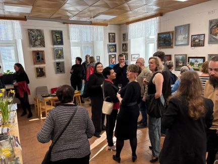 Spojila je vášeň pro malbu. Díla Jarky Kořínkové a Vlaďky Šilhavé jsou k vidění v Chýnově