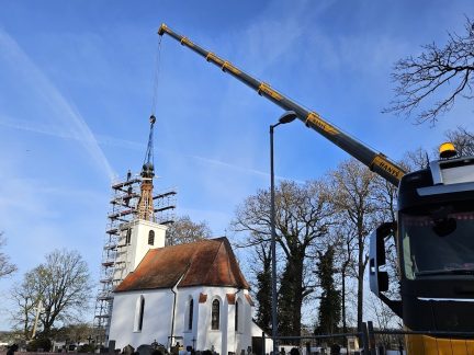 VIDEO: Z věže kostela v Domaníně zmizela báň. Rekonstrukce památky přináší překvapení