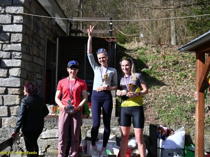 VIDEO: Závody na Harrachovce přilákaly více než dvě stovky běžců