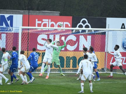 VIDEA: Táborsko neporazilo poslední celek soutěže! Přes půl hodiny proti deseti a zahozená penalta