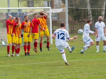 Fotbal: Devátý pokus vyšel! Chvalšiny umlčely Novou Ves i podruhé a vezou první venkovní body