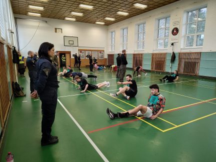 Policistou na zkoušku. Zájemci v Budějovicích testovali, jestli mají na to splnit fyzické testy