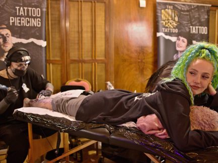 Tělo jako plátno. Strakonický Tattoo Jam přilákal milovníky tetování z celé republiky