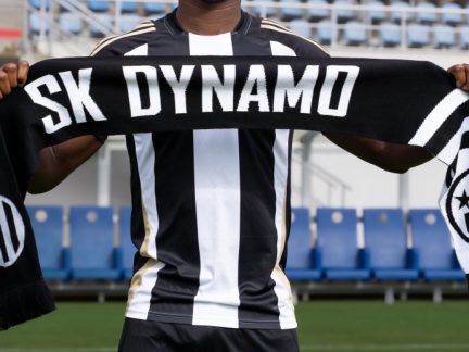 Smlouva s Dynamem zatím zůstává, fanoušci mezi tím protestují