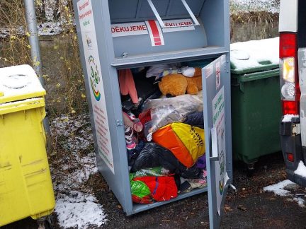 Krumlov nebyl spokojený s firmou, která obstarávala kontejnery na textil. Město našlo jinou