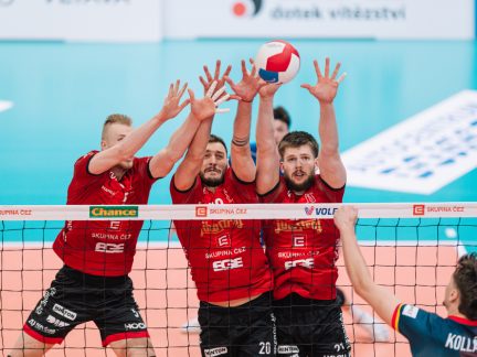 Jihostroj v Praze vůbec nestačil. V pátek bude odvracet konec zlatého snu