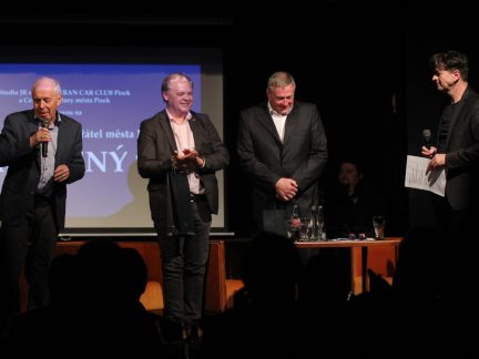 Divadelka patřila setkání přátel Písku a automobilovým legendám