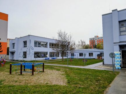 Školky v Budějovicích: Místa jsou, ale ne vždy tam, kde rodiče chtějí