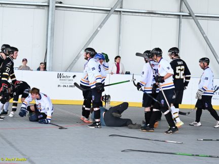 VIDEO: Plánští hokejbalisté bojují o co nejlepší pozici pro play-off. Souboj s rezervou Prachatic pro ně nebyl problém