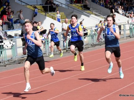 Písecký kilometr přivítalo téměř letní počasí