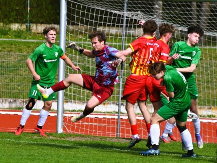 Starší tápou, mladší jedou. Strakoničtí dorostenci zažívají dva odlišné příběhy