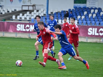 VIDEO: Devatenáctka Táborska se rvala o bod do posledních chvil. Tichý trefil remízu v záchranářském souboji s Petřínem v 88. minutě