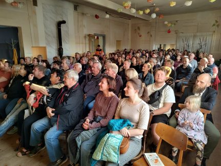 Poslední aplaus po téměř sto letech patřil Záskoku. Hostinec U Maxů v Heřmani čeká velká proměna