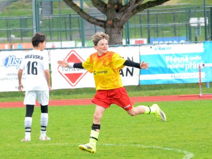 Mladší žáci Milevska na lídra tabulky nestačili, starší dovedl k výhře hattrickem Kozák