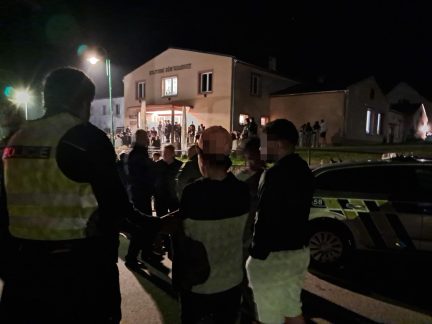 Policejní zátah na diskotéce v Malenicích odhalil opilé děti i řidiče