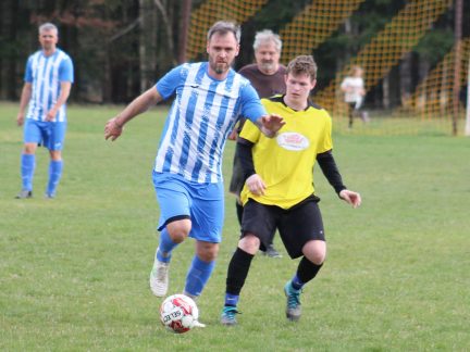 Favorité na okresních trávnících neklopýtli, fotbalisté Košic jdou v nejnižší soutěži do trháku