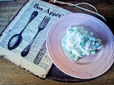 DOBROTY: Okurka a halloumi a jogurtový dresink